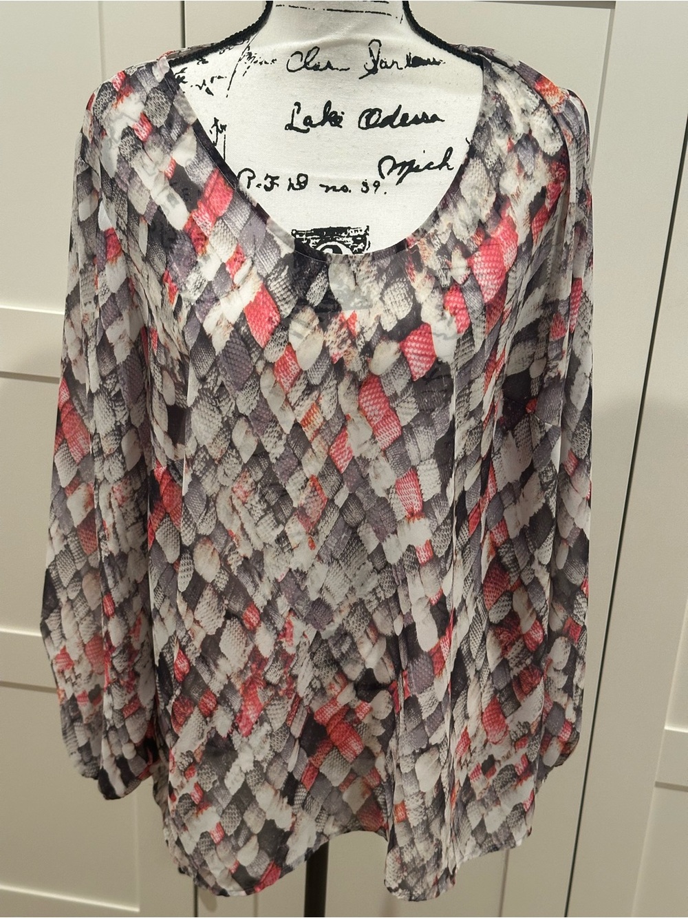 Women's SHEER Printed Scoop Neck Long-Sleeve Top - Gray & Coral size 1X